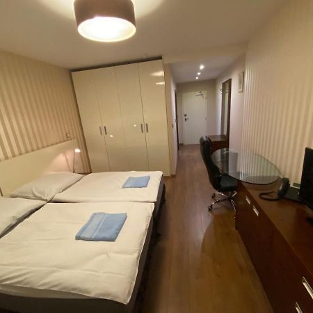 Golden Fish Apartmany Xia Пльзень Экстерьер фото