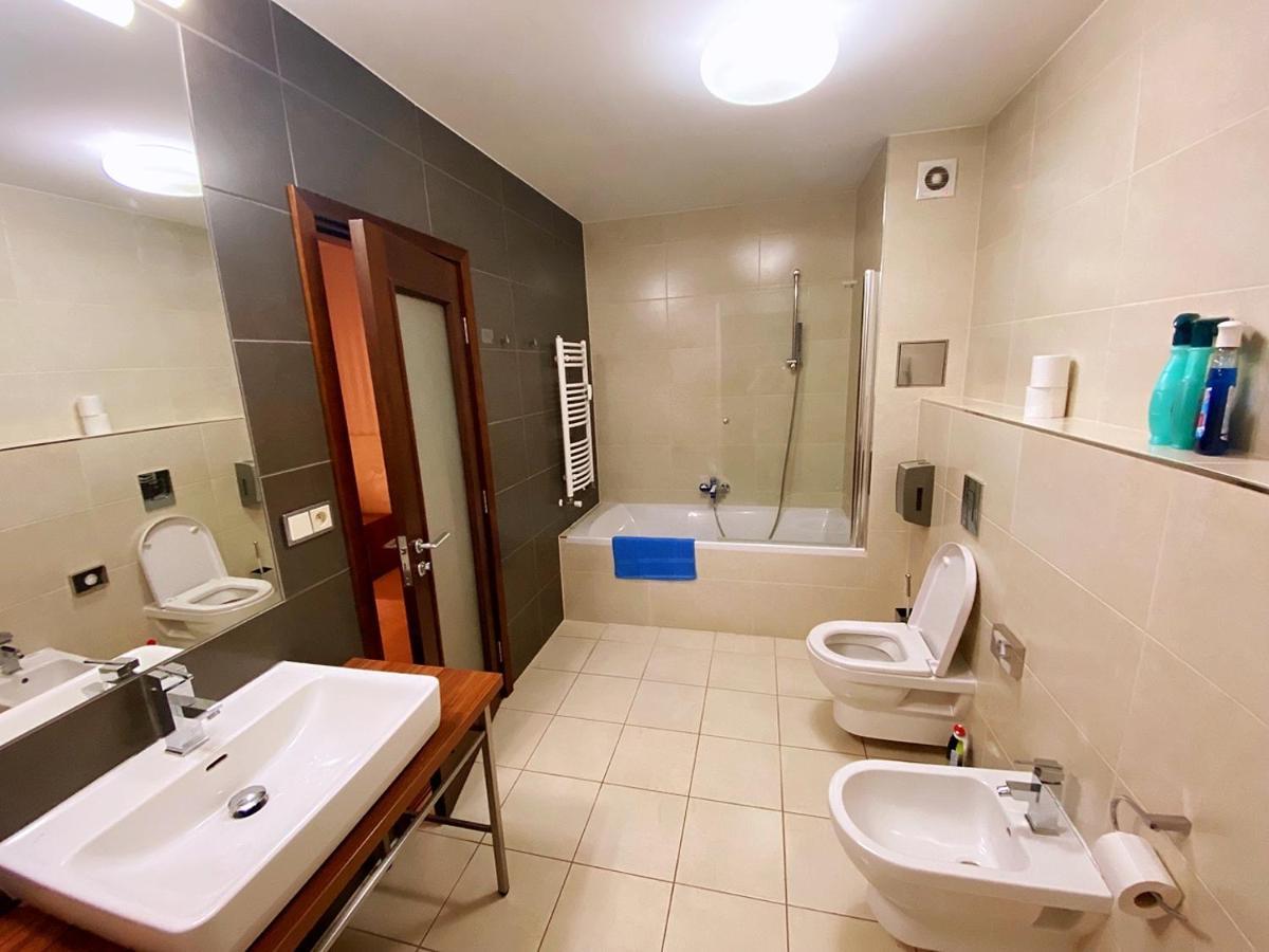 Golden Fish Apartmany Xia Пльзень Экстерьер фото