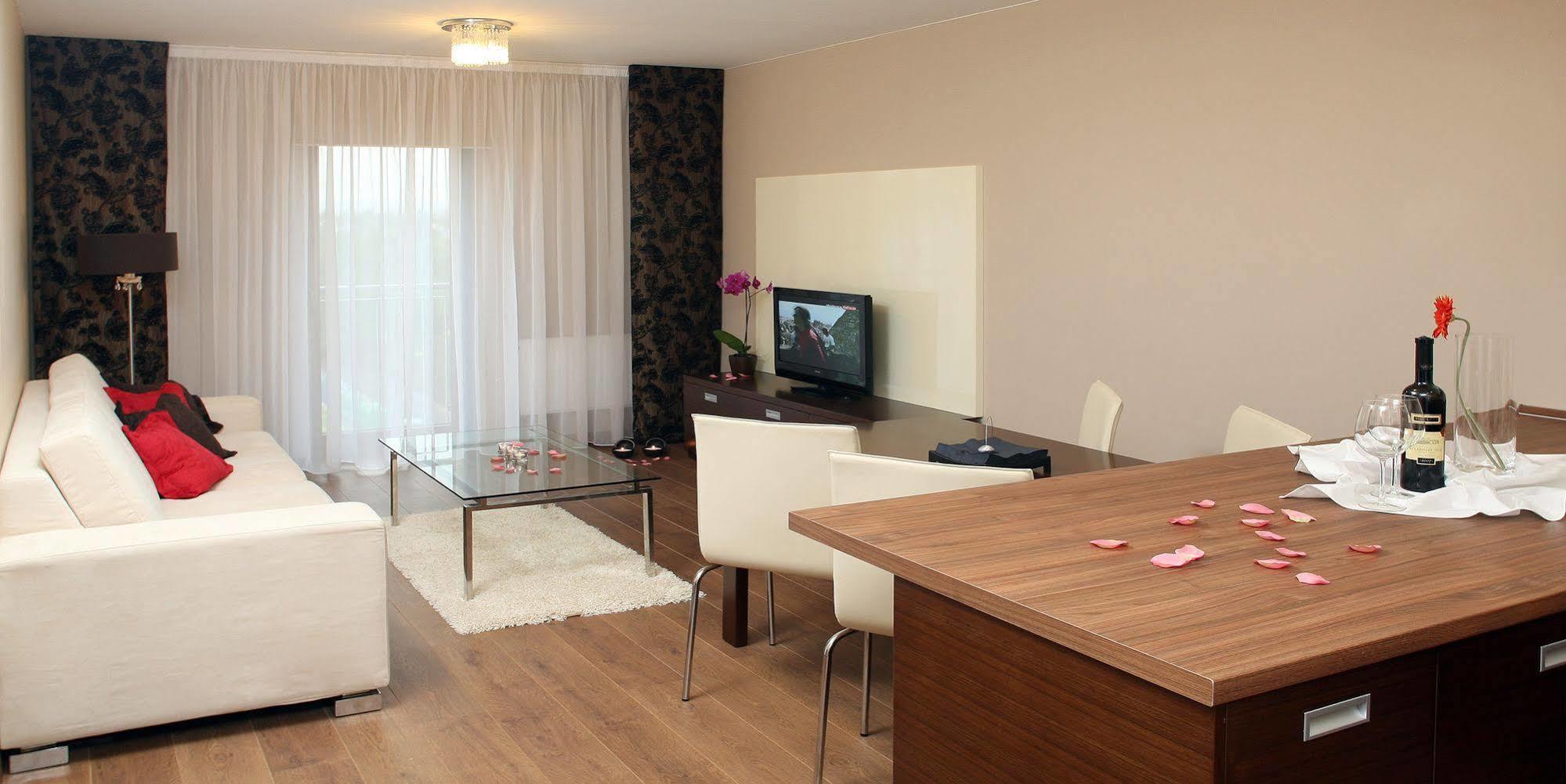 Golden Fish Apartmany Xia Пльзень Экстерьер фото